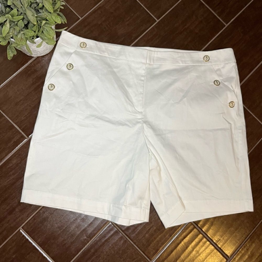 Pappagallo White Shorts With Button Size 16.